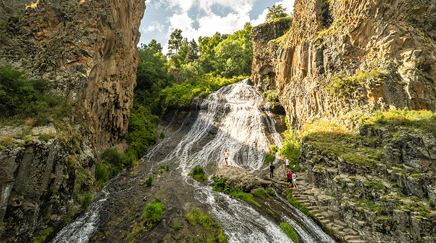 10 OF THE MOST BEAUTIFUL WATERFALLS IN ARMENIA