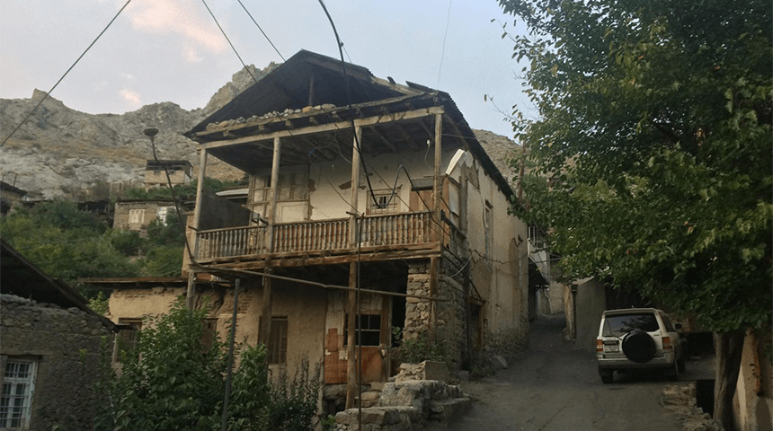 ՄԵՂՐԻ ՔԱՂԱՔԻ ԵՎ ՆՐԱ ՀԱՐԱԿԻՑ ԼԱՎԱԳՈՒՅՆ 10 ՏԵՍԱՐԺԱՆ ՎԱՅՐԵՐԸ