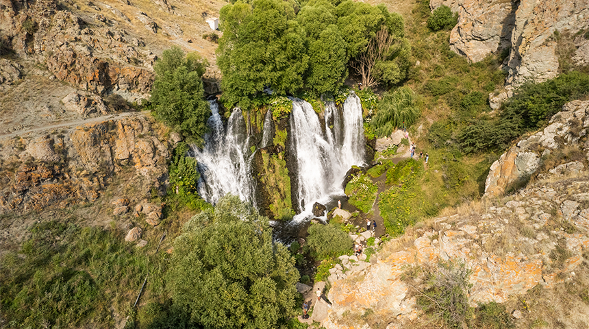 10 OF THE MOST BEAUTIFUL WATERFALLS IN ARMENIA