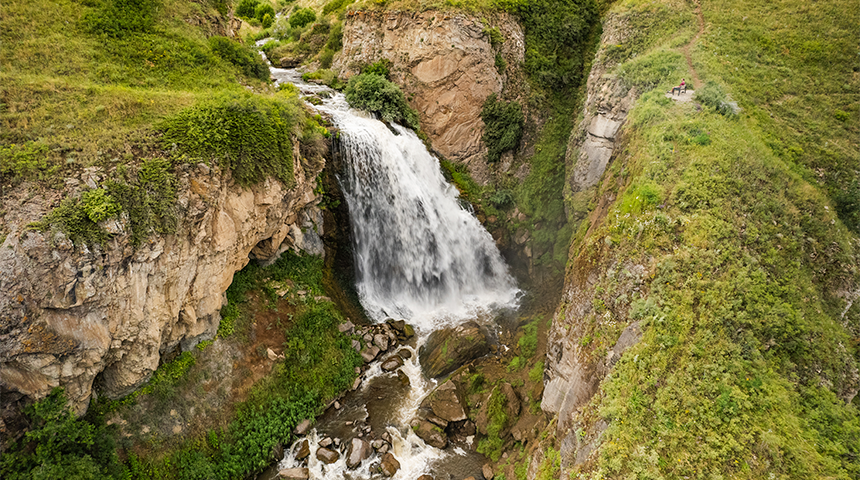 10 OF THE MOST BEAUTIFUL WATERFALLS IN ARMENIA