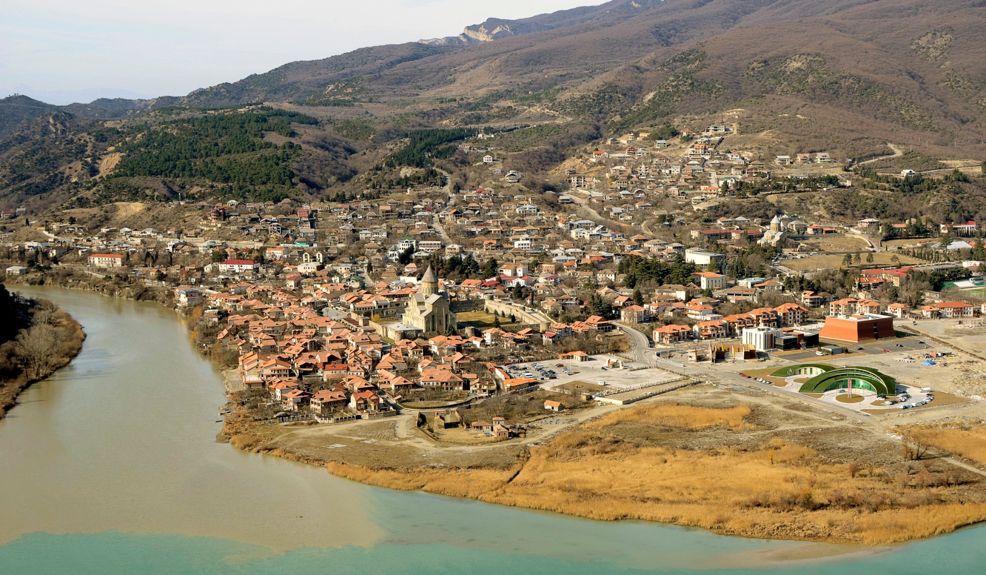Mtsjeta, antigua capital en la confluencia de los ríos Mtkvari y Aragvi