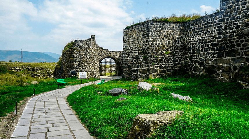 9 PLACES TO SEE IN STEPANAVAN AND ITS SURROUNDINGS