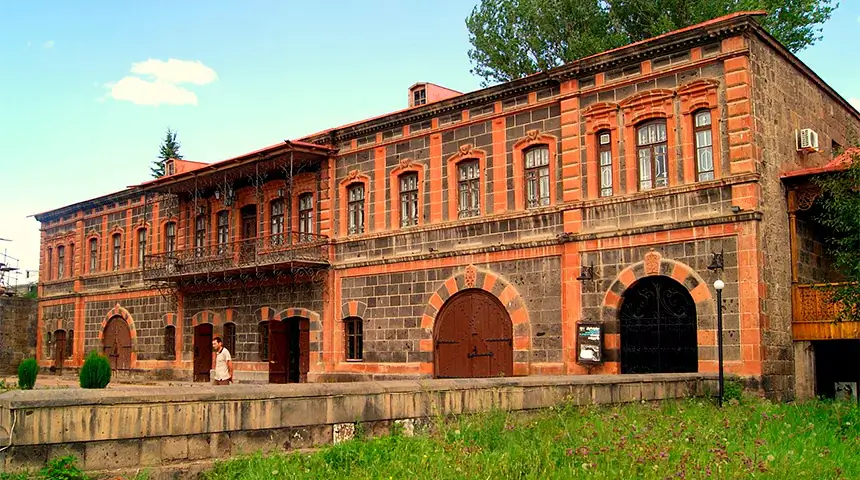 TOP 10 ATTRACTIONS OF THE CITY OF GYUMRI AND ITS SURROUNDINGS