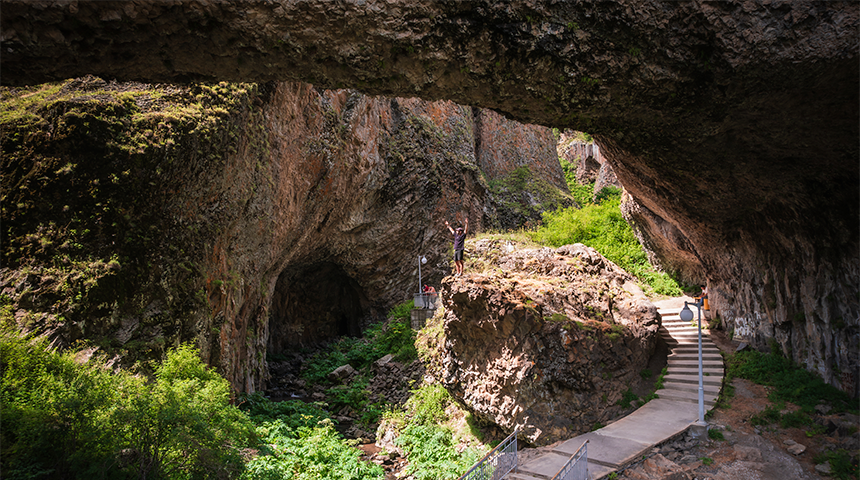 TOP 7 ATTRACTIONS OF THE CITY OF JERMUK AND ITS SURROUNDINGS