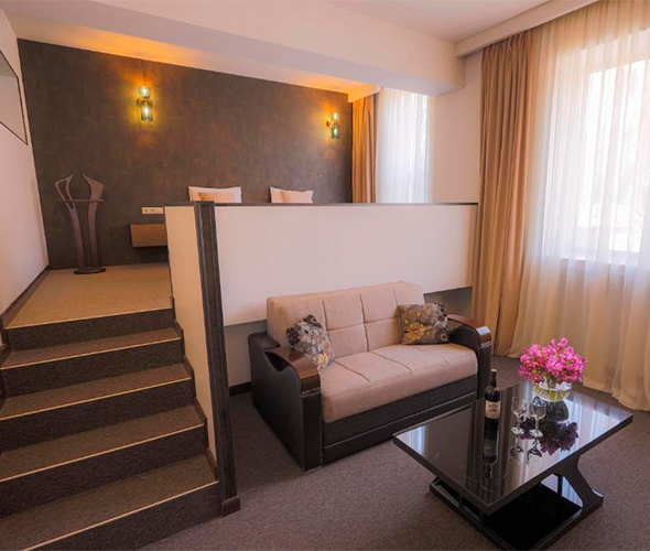 CASCADE HOTEL — photo 1