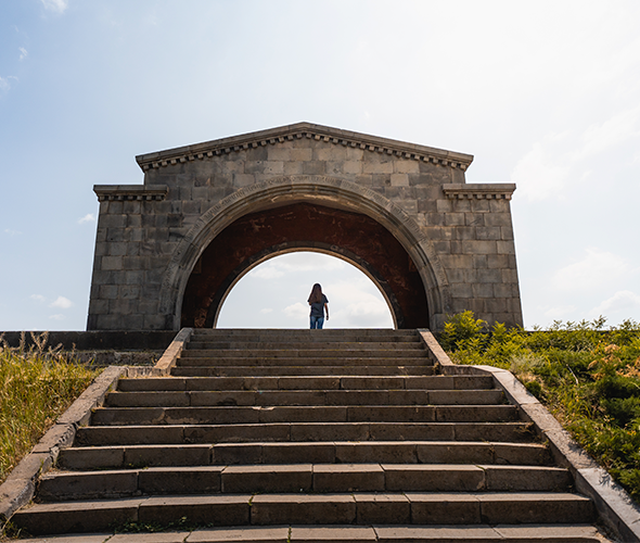 Չարենցի կամար, Հայաստան