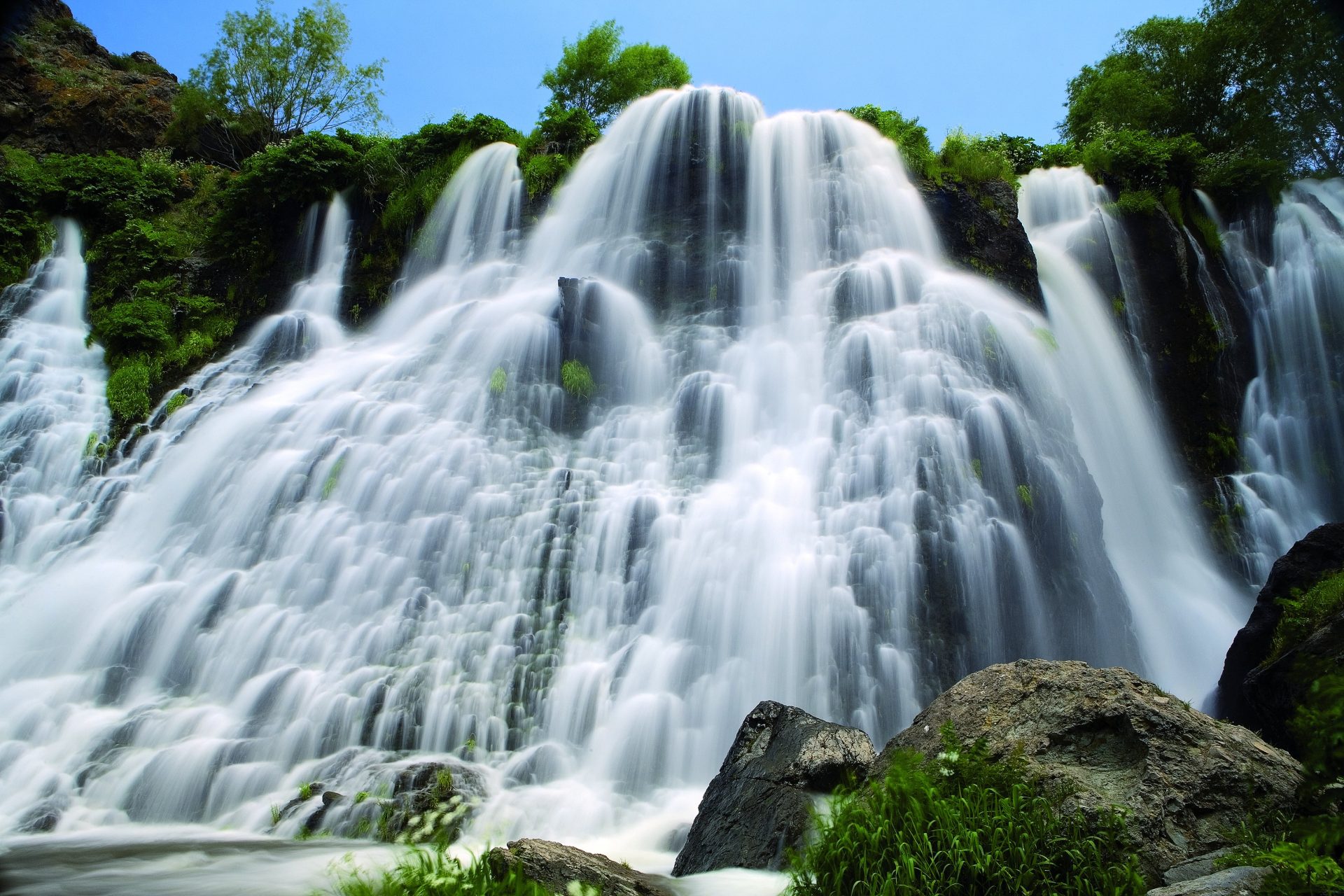 69fa422746c94-shaki-waterfall2.jpg