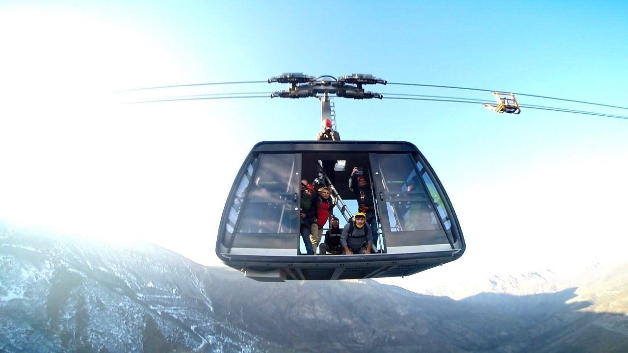 69fa427abbfb8-tatev-base-jump-2.jpg
