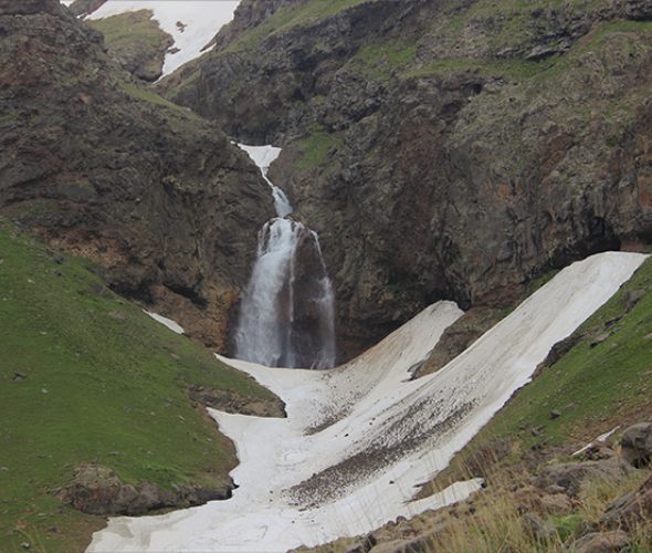 Randonnée jusqu'à la cascade de Gegharot