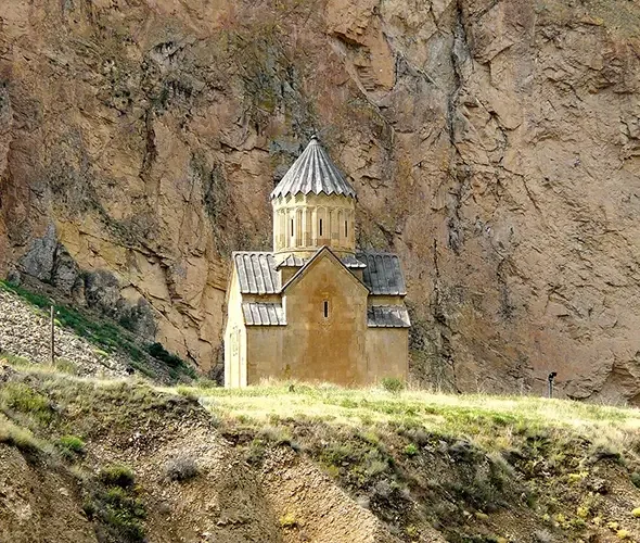 6a8805ac00ef0-67a0b544014f7-areni-st-astvatsatsin.webp