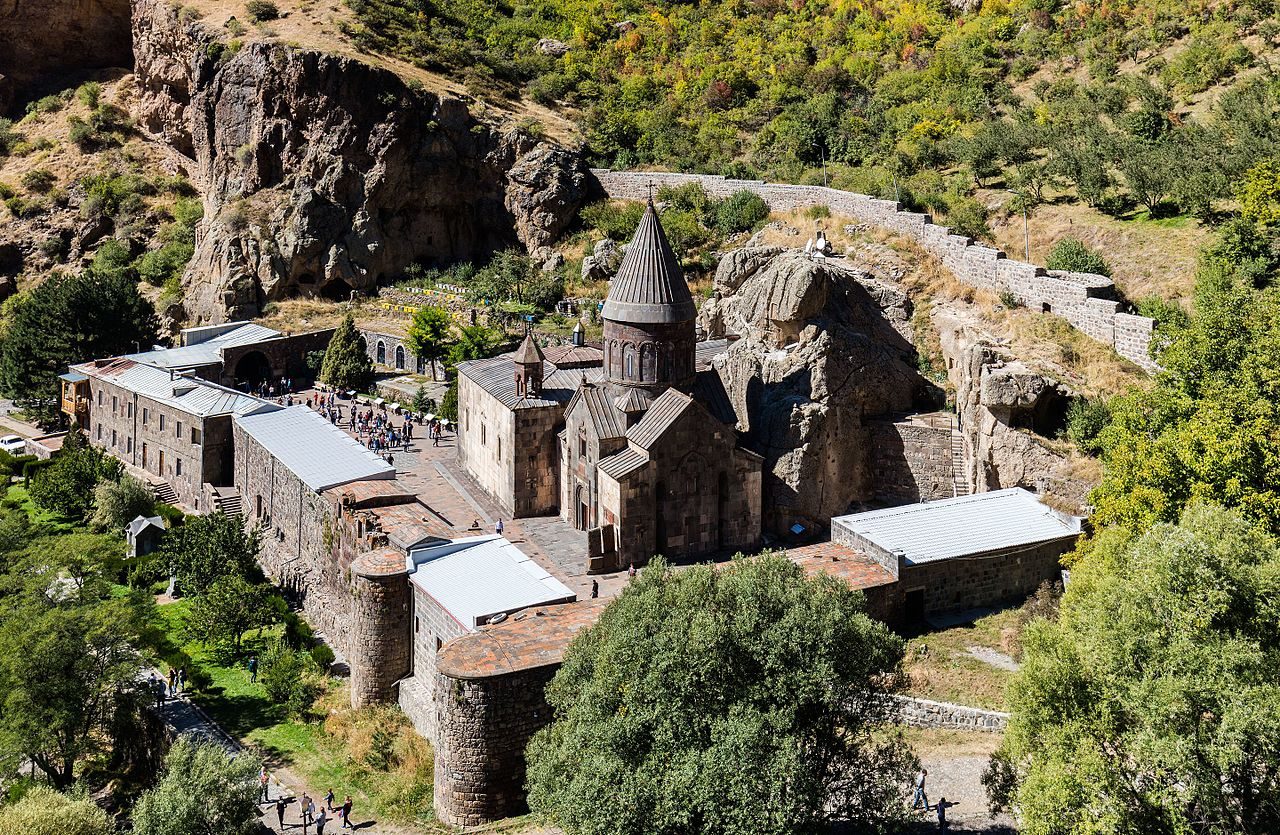 6ab4d82b5388c-monasterio-de-geghard-armenia-2016-10-02-dd-63.jpg