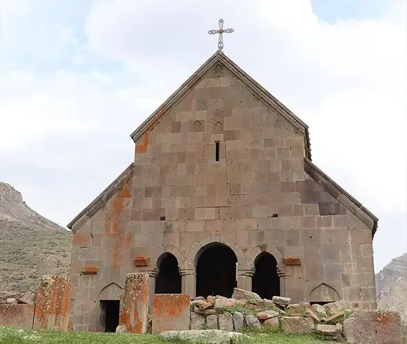 Hiking tour to Smbataberd Fortress, Zorats Temple and Tsaghats Kar Monastery: photo 3