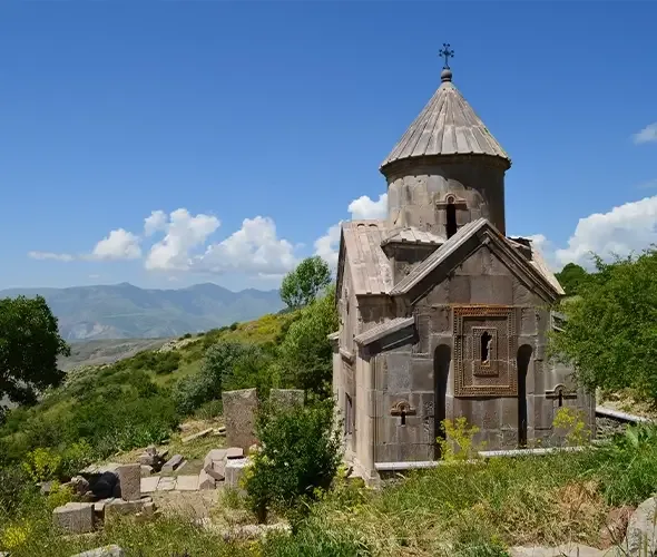 Hiking tour to Smbataberd Fortress, Zorats Temple and Tsaghats Kar Monastery: photo 4