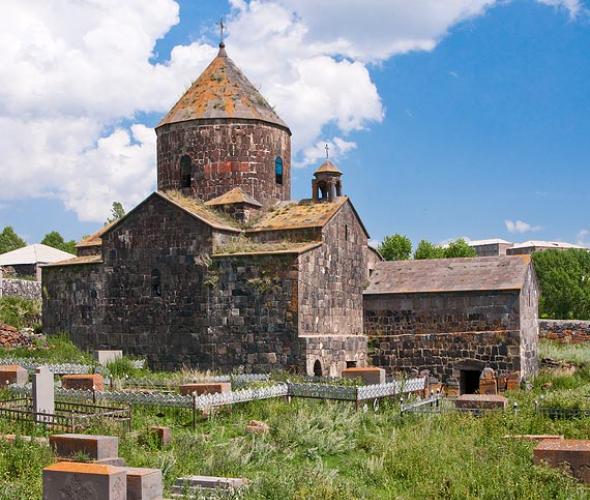 Մաքենյանց վանք, Վանեվանք, Հայրավանք, Բերդկունքի ամրոց