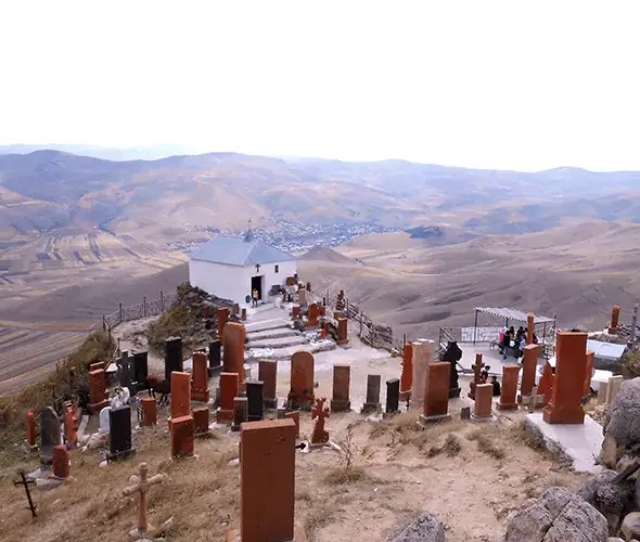 Tour de peregrinación a Hartagyugh, capilla de San Hovhannes: foto 2