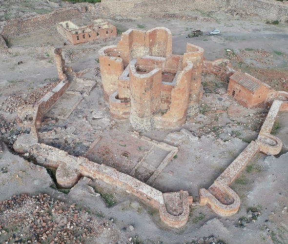 Cattedrale di Talin, Cattedrale di Aruch, Fortezza di Dashtadem: foto 7